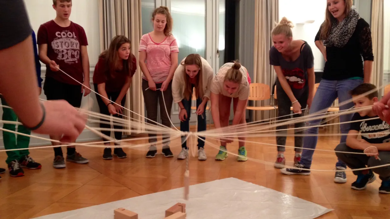 Konf-Kurs: Gemeinsam einen Turm bauen (Foto: Frank Lehmann) Konf-Kurs: Gemeinsam einen Turm bauen (Foto: Frank Lehmann)