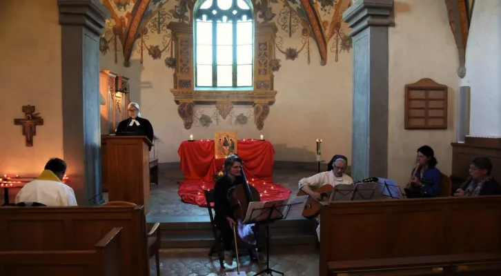 Taizé_HCR_2 (Foto: Hans-Caspar Ryser) Taizé_HCR_2: Taizé-Gottesdienst in der Spitzkirche Rheinau (Foto: Hans-Caspar Ryser)